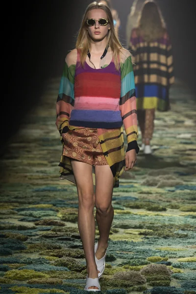 Look 4